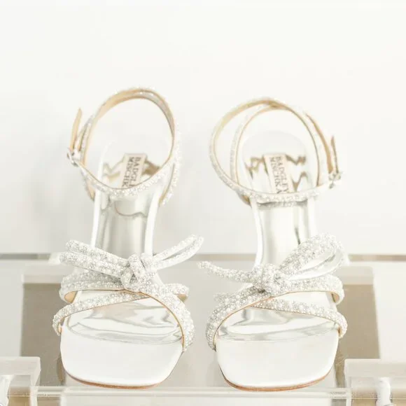 Badgley Mischka Effie White Satin Heels 8.5 Bow Women's Ankle Strap Sandal - Picture 2 of 16